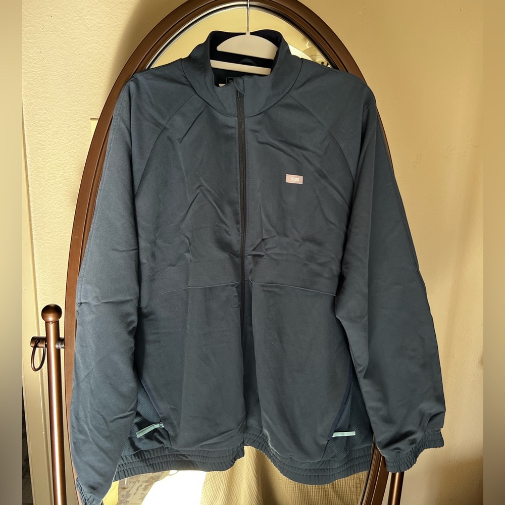 Figs Sydney Scrub Jacket in Dark Harbor XL